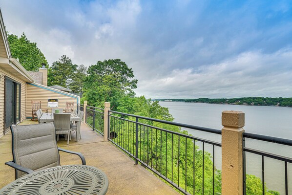 Lake Ozark Vacation Rental | 3BR | 2BA | 1 Step Required | 1,500 Sq Ft