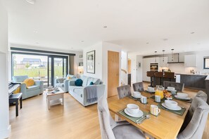 Equinox, Silverlake: The open-plan kitchen, dining and sitting area