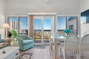 Living Room with a great Beach View