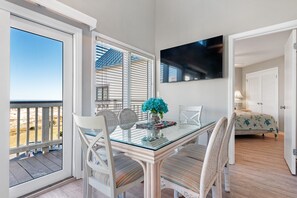 Dining area and Living Room with a Smart TV