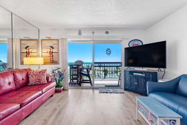 Lots of Seating for a 1 bedroom and a Smart TV