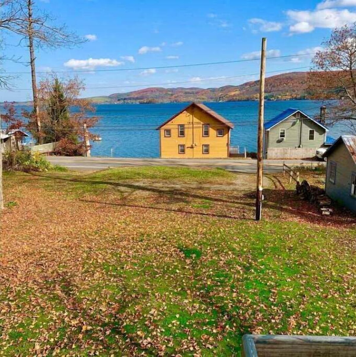Cozy Hillside Hideaway on Lake Canadarago