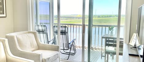 Relax in the living room while watching the boats go by!
