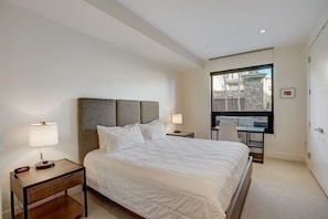 Second Bedroom / King Bed