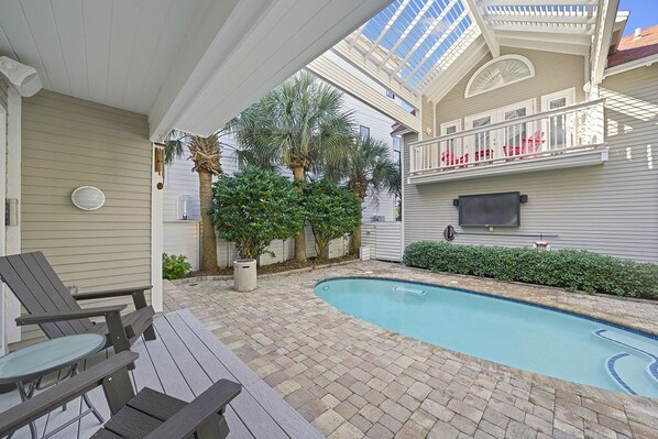 Palm Oasis - Beautiful Pet-Friendly Vacation Rental House with Private Pool, Fireplace, and Gulf Views in Shipwatch Gated Community - Five Star Properties Destin/30A