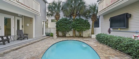 Palm Oasis - Beautiful Pet-Friendly Vacation Rental House with Private Pool, Fireplace, and Gulf Views in Shipwatch Gated Community - Five Star Properties Destin/30A