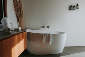 Master soaking bath with Local Milie Organics