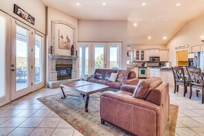 Living Room | Smart TV | Gas Fireplace | Central A/C & Heat