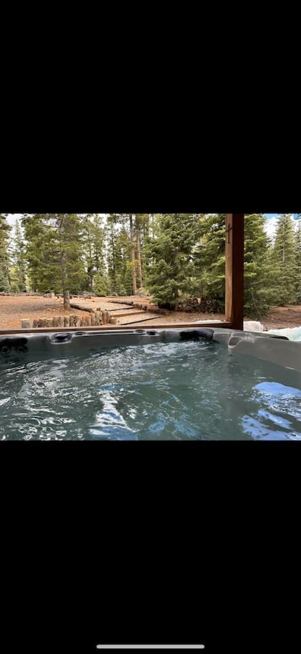 Outdoor spa tub