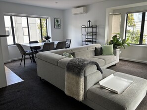 Dining & Lounge area