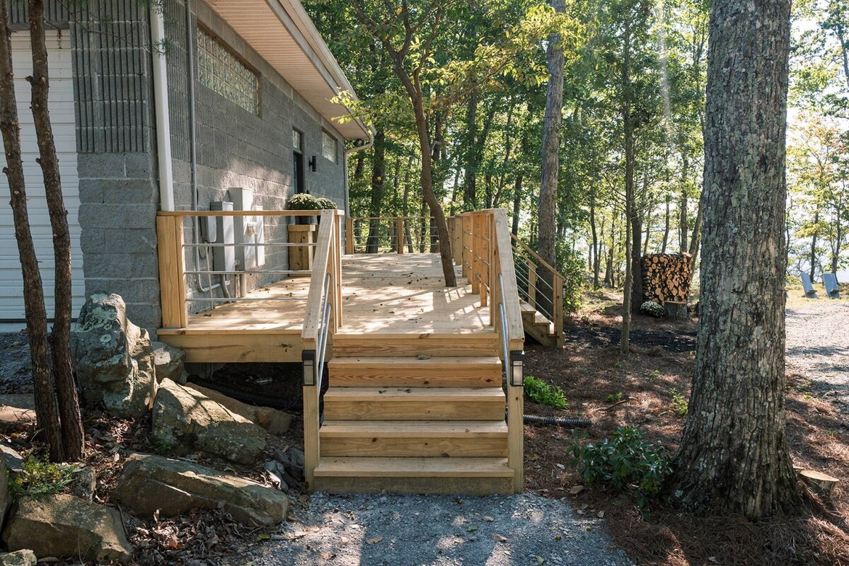 Camping Retreat Bunkhouse – Cliffside Campsite w/Amazing Views – Cloudland Canyon Park
