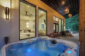 Indoor spa tub