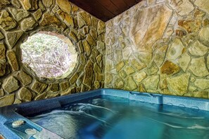 Indoor spa tub