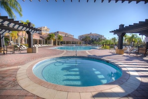 Vista Cay resort pool