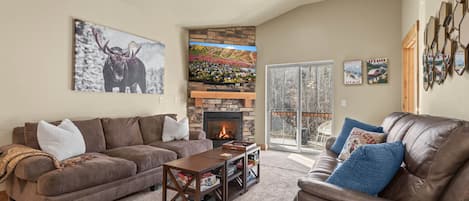 Bear Hollow 1404: sofa set, center table, fireplace, outdoor patio