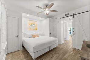 4-web-or-mls-114-carillon-market-st-211