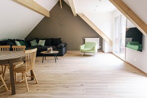 salon / living room