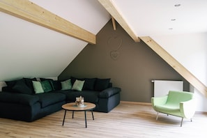 salon / living room