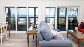 Beautiful Bayfront views!