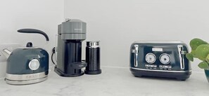Kaffee und/oder Kaffeemaschine
