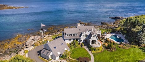 Stunning and private oceanfront retreat home in York