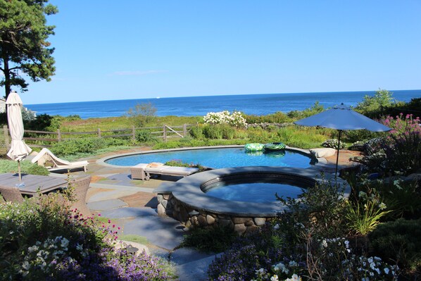 Gorgeous oceanfront home in Cape Neddick