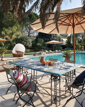 Activities, Amenities, Balcony / Terrace / Patio, Building Exterior, Facilities, Garden, Main Entrance, People, Pool, Spring, Summer, Wellness