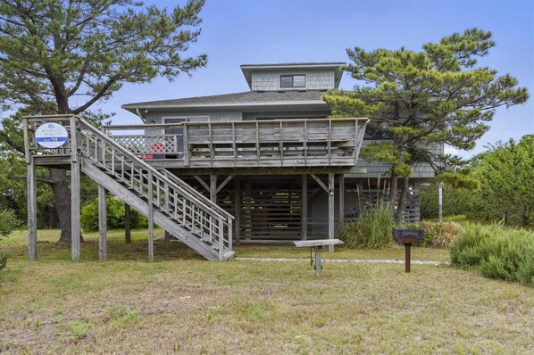 ,Front Elevation,
