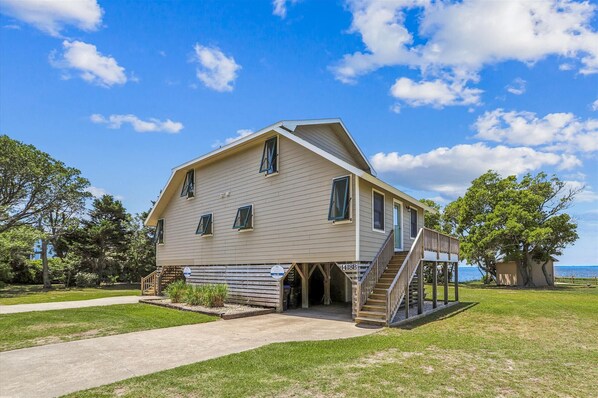,Front Elevation,