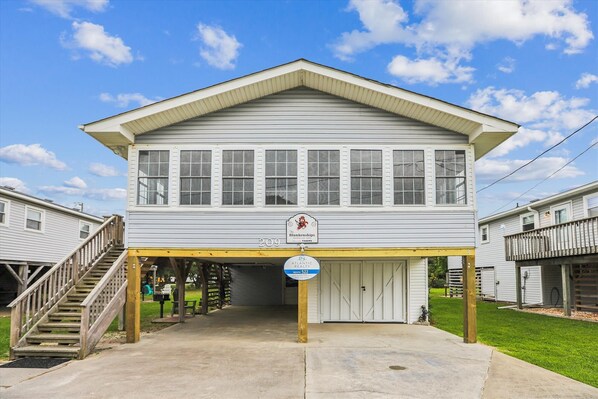 ,Front Elevation,