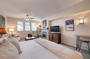 Screen, Indoors, Lamp, Bed, Furniture