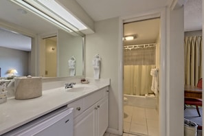 King Room Bathroom