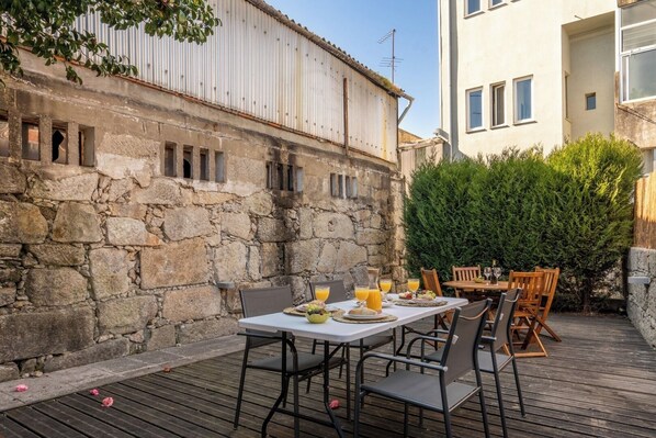 Outdoor dining