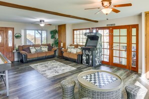Game Room | Lower Level | Arcade Games | Smart TV w/ Cable