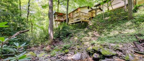 Maggie Valley Vacation Rental | 3BR | 2BA | 1,800 Sq Ft | Stairs Required