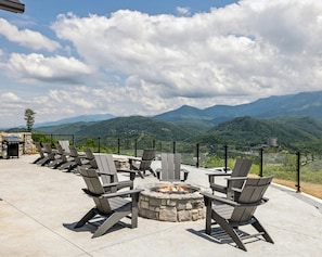 Gatlinburg Condo Vacation Rental near Dollywood