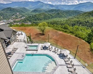 Gatlinburg Vacation Condo Rental with Pppol and Mountain View Th