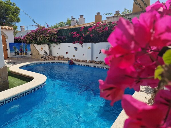 Swimming pool