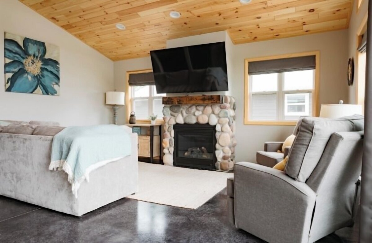 Brand new home on large lake