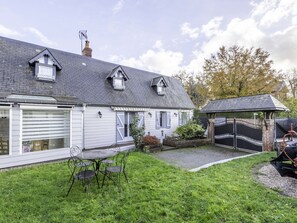 Nuage, Plante, Ciel, Bâtiment, Fenêtre, Meubles, Arbre, Maison, Lot Terre, Herbe