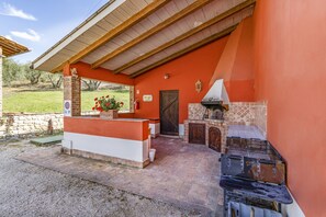 Outdoor kitchen