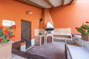 Outdoor kitchen