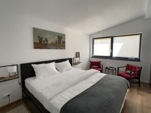 Bedroom with king size bed