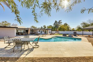 Private Backyard Area | Covered Patio | Gas Grill | Fire Pit
