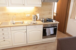 Ferienwohnung 1, 48qm-Küchenzeile