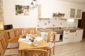 Ferienwohnung 3, 60qm-Küchenzeile