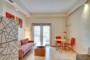 Living Room | Free WiFi | Central A/C & Heating