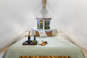 Master (Bedroom 1)