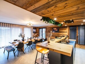 Pearl-201-cuisine-salle-a-manger-location-appartement-chalet-Les-Gets