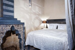 Schlafzimmer mit Doppelbett